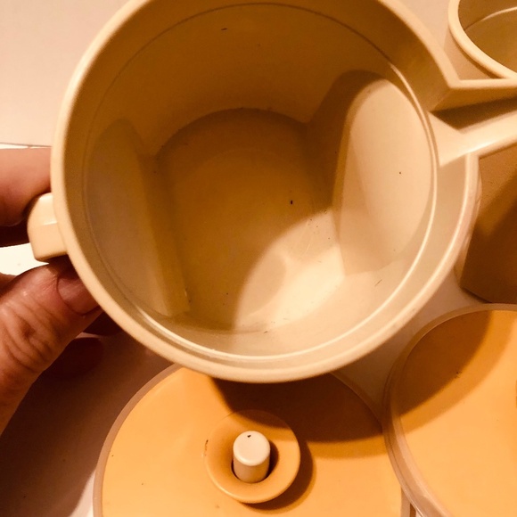 Vintage 1970’s Tupperware Cream & Sugar Set - beige coloured creamer and sugar. - Picture 5 of 6
